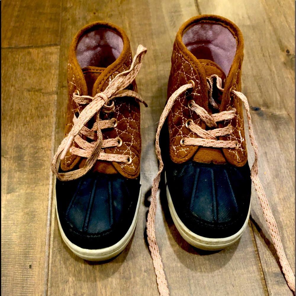 Toddler girls 12 sneaker boots osh kosh